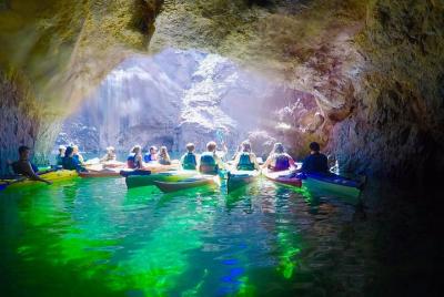 Tour de 3 horas en kayak por la cueva Esmeralda - Recogida en el hotel Tour de 3 horas en kayak por la cueva Esmeralda - Recogida en el hotel