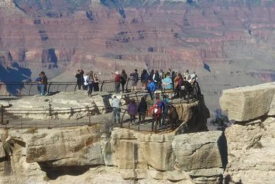 Tour privado de 2 días por el Gran Cañón con almuerzo Tour privado de 2 días por el Gran Cañón con almuerzo