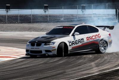 Experiencia de conducción en un coche de carreras de drifting Experiencia de conducción en un coche de carreras de drifting