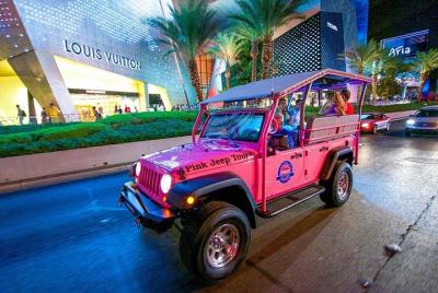 Recorrido nocturno por las luces de la ciudad de Las Vegas en jeep descapotable Recorrido nocturno por las luces de la ciudad de Las Vegas en jeep descapotable