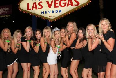 Las Vegas Bachelor & Bachelorette Strip Club Crawl en Party Bus Las Vegas Bachelor & Bachelorette Strip Club Crawl en Party Bus