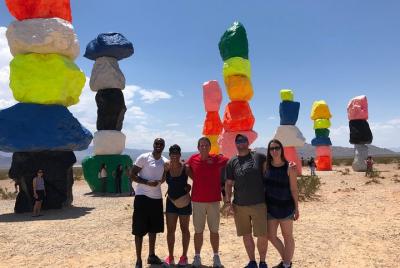 Tour de instalación de arte de las siete montañas mágicas desde Las Vegas Tour de instalación de arte de las siete montañas mágicas desde Las Vegas