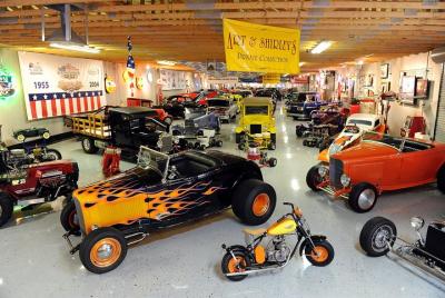 Admisión al museo Nostalgia Street Rods y visita VIP opcional. Admisión al museo Nostalgia Street Rods y visita VIP opcional.