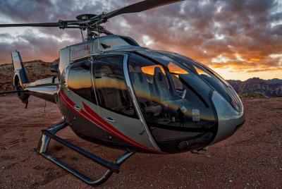 Tour en helicóptero al atardecer Red Rock Canyon con aterrizaje y brindis con champán Tour en helicóptero al atardecer Red Rock Canyon con aterrizaje y brindis con champán