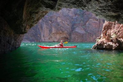Escapada de un día en kayak en el Cañón Negro en la Presa Hoover desde Las Vegas Escapada de un día en kayak en el Cañón Negro en la Presa Hoover desde Las Vegas