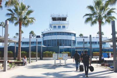 Traslado privado de Long Beach a Anaheim Resort. Traslado privado de Long Beach a Anaheim Resort.