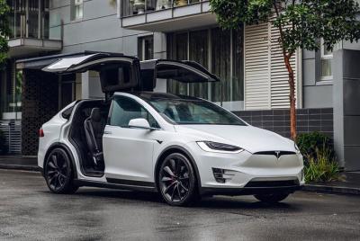 Traslado privado de salida: Las Vegas al aeropuerto de Las Vegas en Tesla eléctrico Traslado privado de salida: Las Vegas al aeropuerto de Las Vegas en Tesla eléctrico