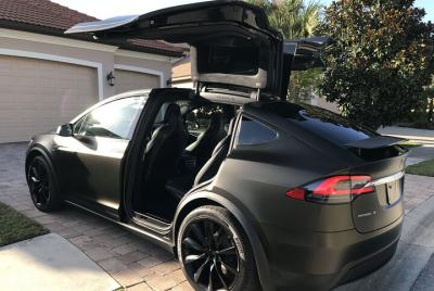 Traslado privado de ida y vuelta al aeropuerto de Las Vegas en autos Tesla premium ecológicos Traslado privado de ida y vuelta al aeropuerto de Las Vegas en autos Tesla premium ecológicos