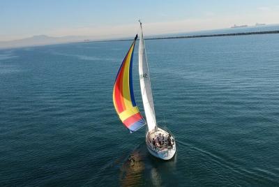 Lección de navegación de 3 horas: Rainbow Harbor Long Beach hasta el Océano Pacífico Lección de navegación de 3 horas: Rainbow Harbor Long Beach hasta el Océano Pacífico