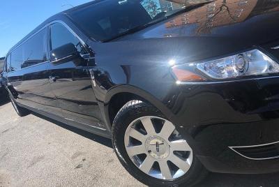 Traslado de llegada VIP de lujo al aeropuerto de la ciudad de Nueva York en limusina elástica