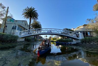 Alquiler de canoa de 1 hora en los canales de Venecia