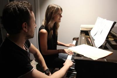 Clase privada de piano de 1 hora con pianista capacitado en Hollywood