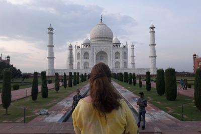 Nueva excursión de un día al amanecer en el Taj Mahal en tren para viajeros de lujo de alta gama