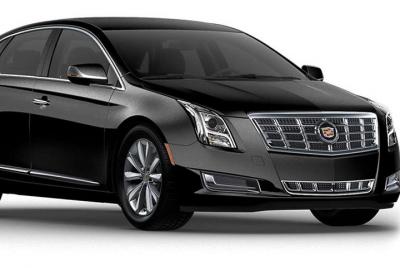 Salida de traslado privado de Malibú a Los Ángeles LAX en automóvil Sedan