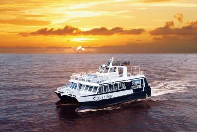Crucero con cena al atardecer a bordo de Quicksilver que sirve costillas de primera calidad o mahi-mahi (MAUI) Crucero con cena al atardecer a bordo de Quicksilver que sirve costillas de primera calidad o mahi-mahi (MAUI)