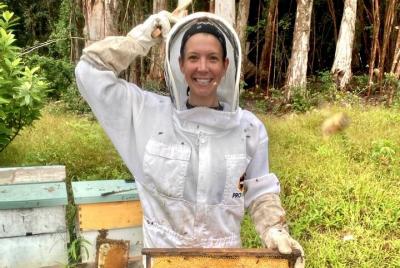 Aventura de abejas de miel en el santuario de abejas de miel de Maui