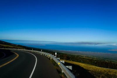 Recorrido en bicicleta cuesta abajo de 26 millas a su propio ritmo de Maui Haleakala con ciclistas de montaña Recorrido en bicicleta cuesta abajo de 26 millas a su propio ritmo de Maui Haleakala con ciclistas de montaña