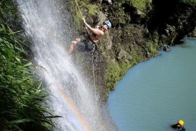 Cascadas Rappel Maui y acantilados de la selva Cascadas Rappel Maui y acantilados de la selva