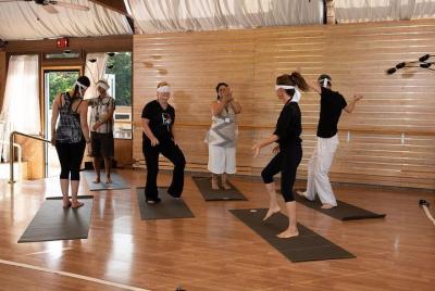 Clase de baile de meditación para aliviar el estrés Clase de baile de meditación para aliviar el estrés