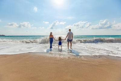 Sesión de video para parejas y familias al atardecer en el paraíso. 2 minutos de video destacado Sesión de video para parejas y familias al atardecer en el paraíso. 2 minutos de video destacado