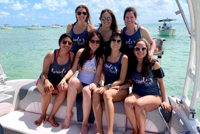 Bote en Miami bajo el sol Bote en Miami bajo el sol