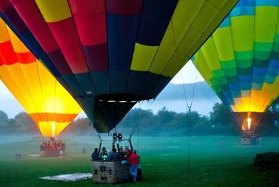 Paseo en globo por el valle de Napa y brindis con vino espumoso