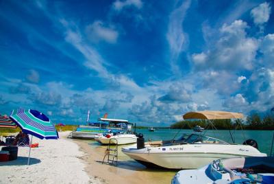 Excursión privada de medio día en barco a la isla Keeywadin Excursión privada de medio día en barco a la isla Keeywadin