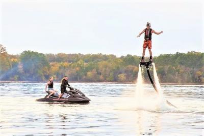 Flyboard Nashville de 1 hora en el lago Percy Priest (1-2 personas) Flyboard Nashville de 1 hora en el lago Percy Priest (1-2 personas)