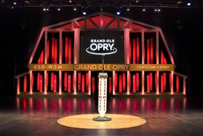 Tour guiado entre bastidores de Grand Ole Opry con paseo en bote plano por el río Opryland Delta Tour guiado entre bastidores de Grand Ole Opry con paseo en bote plano por el río Opryland Delta