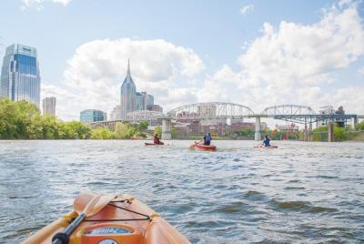 Alquiler de kayak en el centro de Nashville 4+ personas Alquiler de kayak en el centro de Nashville 4+ personas