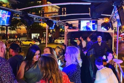 Recorrido en autobús para fiestas públicas al aire libre por Nashville con DJ y barman a bordo Recorrido en autobús para fiestas públicas al aire libre por Nashville con DJ y barman a bordo