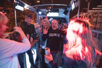 Tour privado en autobús de fiesta al aire libre por Nashville con DJ y barman a bordo Tour privado en autobús de fiesta al aire libre por Nashville con DJ y barman a bordo