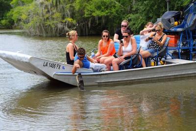 Tour en grupo por los pequeños pantanos de Airboat con recogida en el centro de Nueva Orleans