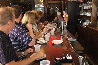 Tour a pie de comida e historia culinaria al atardecer en el barrio francés Du jour