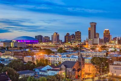 Traslado privado: Nueva Orleans al aeropuerto Louis Armstrong MSY en SUV de lujo