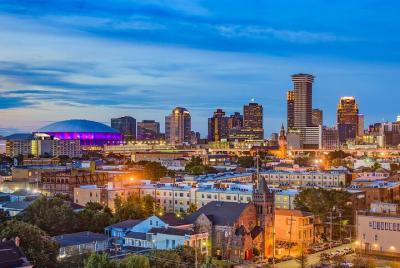 Traslado privado: aeropuerto Louis Armstrong MSY a Nueva Orleans en automóvil de negocios