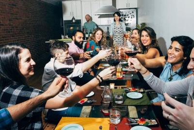 Destacado en el New York Times: una fiesta de los Balcanes en una encantadora casa de piedra rojiza de Nueva York