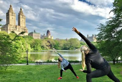 Tour a pie por Central Park con yoga