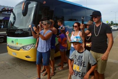 Traslado privado desde Tambua Sand / Hideaway / Naviti / Warwick Resort al aeropuerto de Nadi
