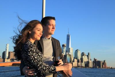 Crucero al atardecer en Manhattan en velero con bebida de cortesía