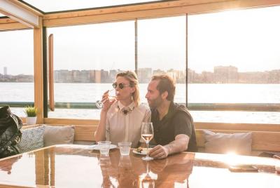 Crucero maridaje de champán y queso