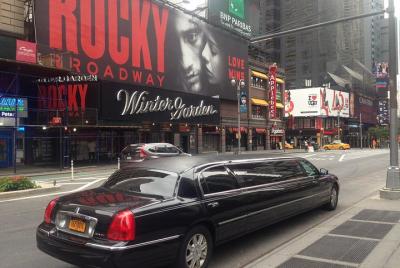 Woodbury Common Premium Outlet Shopping Excursión privada de un día en limusina desde Nueva York