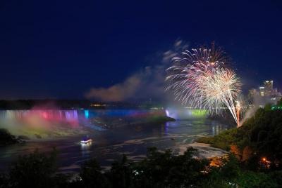  Tour de iluminaciones nocturnas del lado canadiense de las Cataratas del Niágara desde EE. UU.