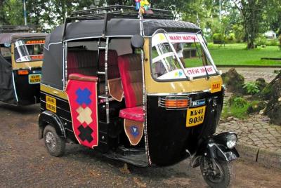 Aspectos destacados de la excursión en grupo a Cochin en ferry local, Tuc-Tuc, autobús local y a pie. Aspectos destacados de la excursión en grupo a Cochin en ferry local, Tuc-Tuc, autobús local y a pie.