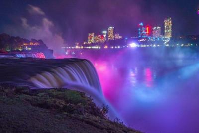 Tour de iluminación americana de las cataratas del Niágara