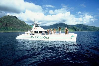 Crucero en catamarán por Oahu: fauna y flora, buceo de superficie y bufé hawaiano Crucero en catamarán por Oahu: fauna y flora, buceo de superficie y bufé hawaiano