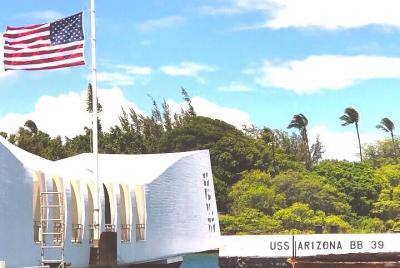 Tour de Pearl Harbor, USS Arizona e historia de Hawái - GRUPO PEQUEÑO Tour de Pearl Harbor, USS Arizona e historia de Hawái - GRUPO PEQUEÑO