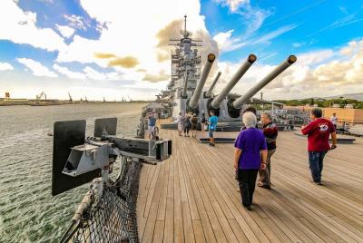 Pearl Harbor: USS Arizona Memorial y USS Missouri Battleship Tour desde Waikiki Pearl Harbor: USS Arizona Memorial y USS Missouri Battleship Tour desde Waikiki