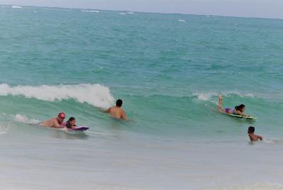 Practica surf o bodyboard con nuestro equipo de alquiler Practica surf o bodyboard con nuestro equipo de alquiler
