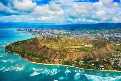 Traslado privado de llegada: aeropuerto de Honolulu HNL a Honolulu en automóvil de negocios Traslado privado de llegada: aeropuerto de Honolulu HNL a Honolulu en automóvil de negocios